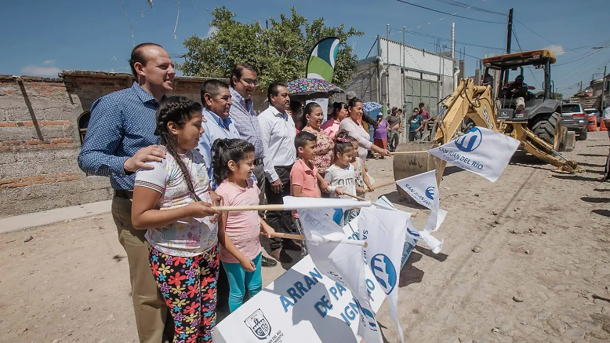 Vecinos y autoridades